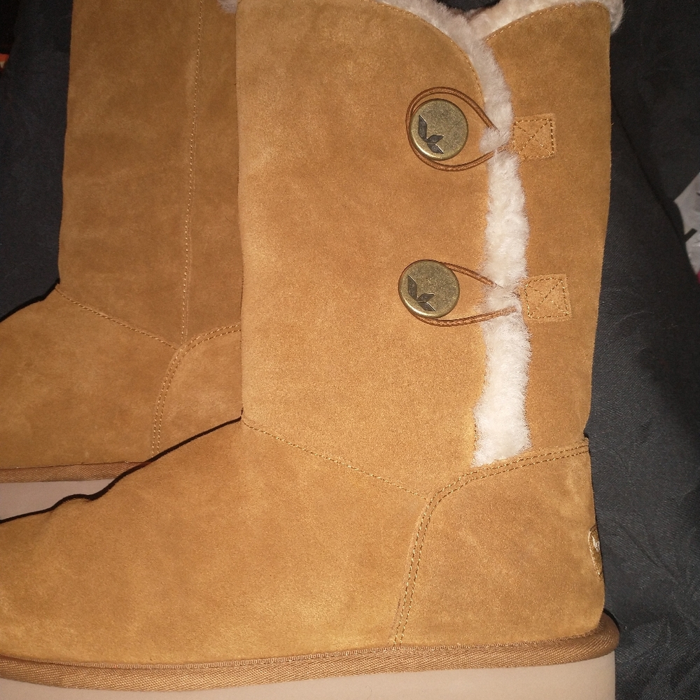 STYLISH AND ATTRACTIVE UGG "KOOLABURRA" KINSLEI BOOTS SIZE 8